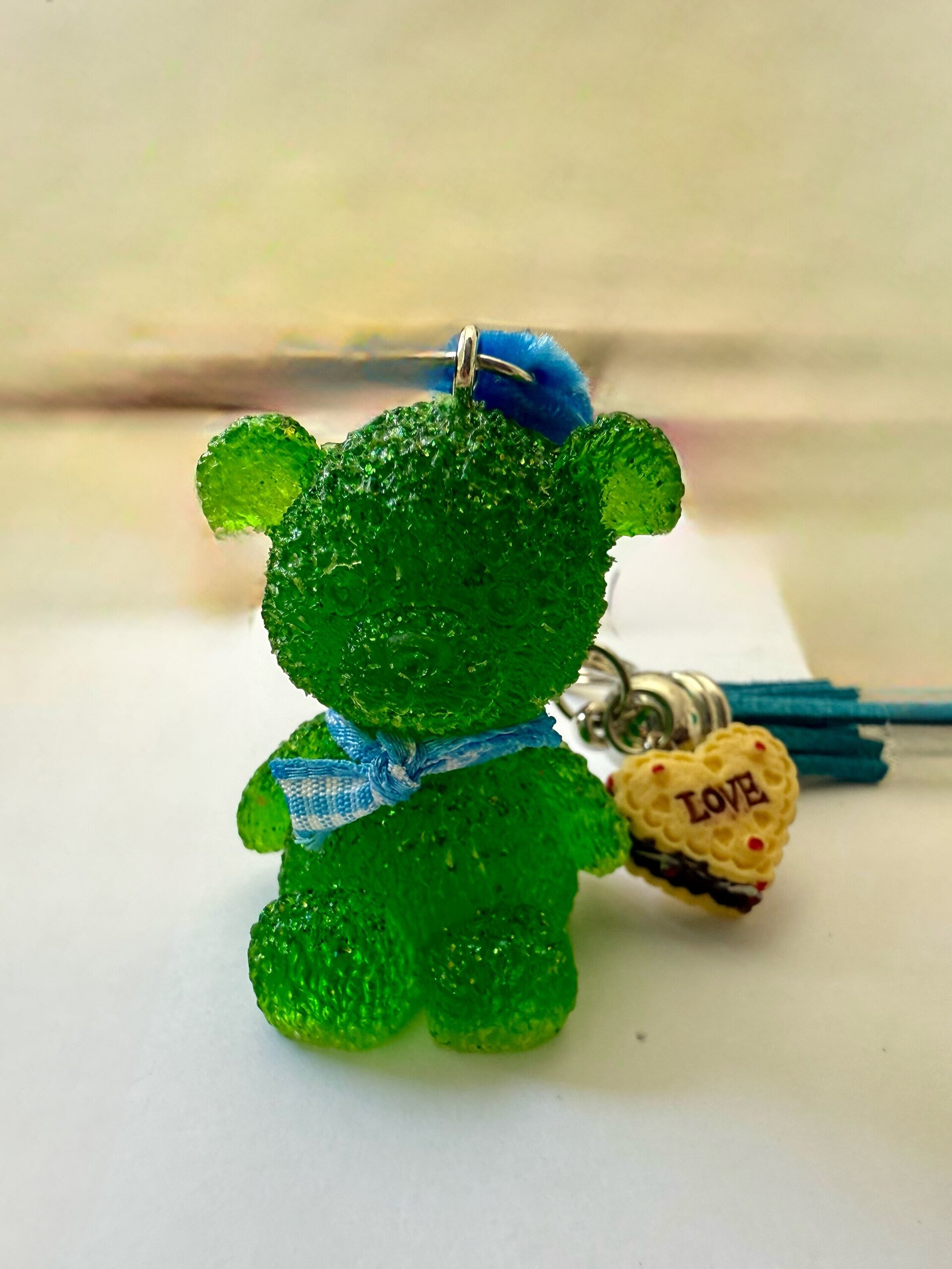 🔹 Dulzura que Dura: Llaveros Osito de Resina con Brillo - 5
