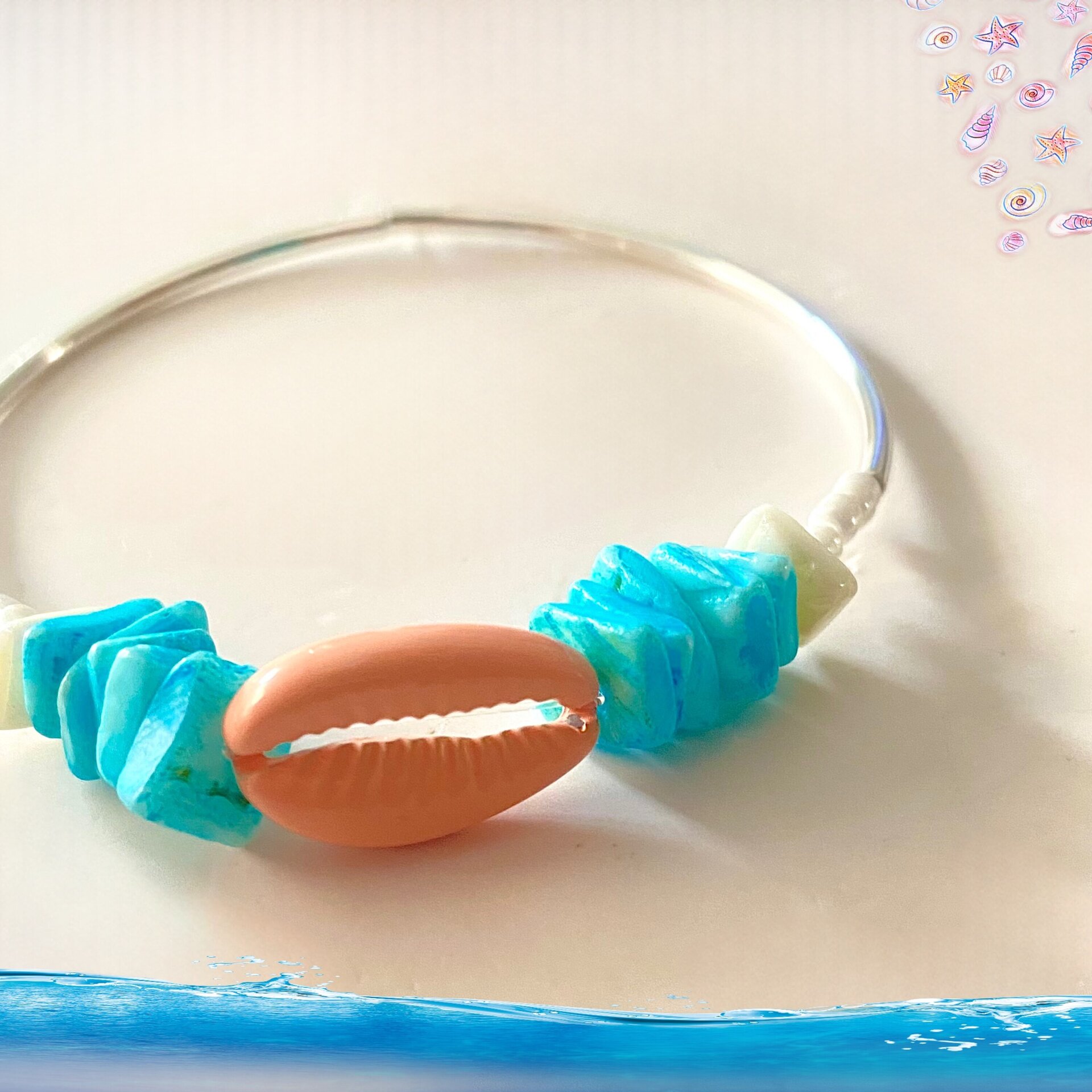 exclusiva pulsera de tubos de plata con trozos de concha y concha cowrie - 4