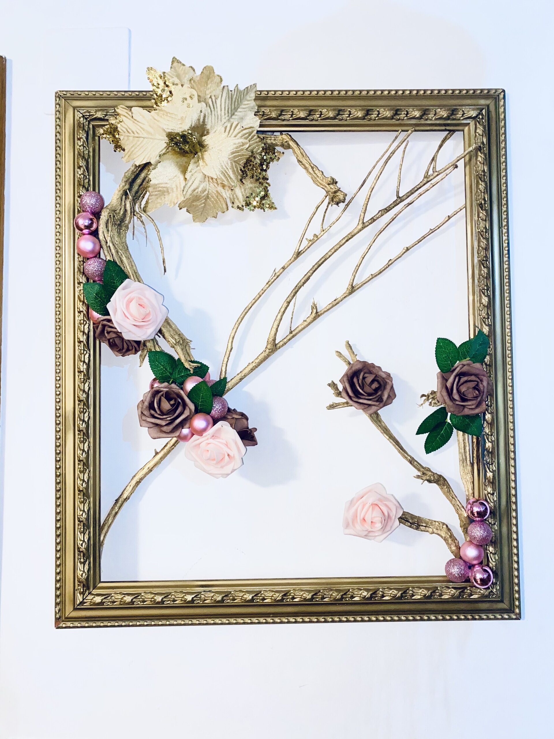 Marco Decorativo Vintage con Flores y Ramas – Arte de Pared Único para el Hogar - 3
