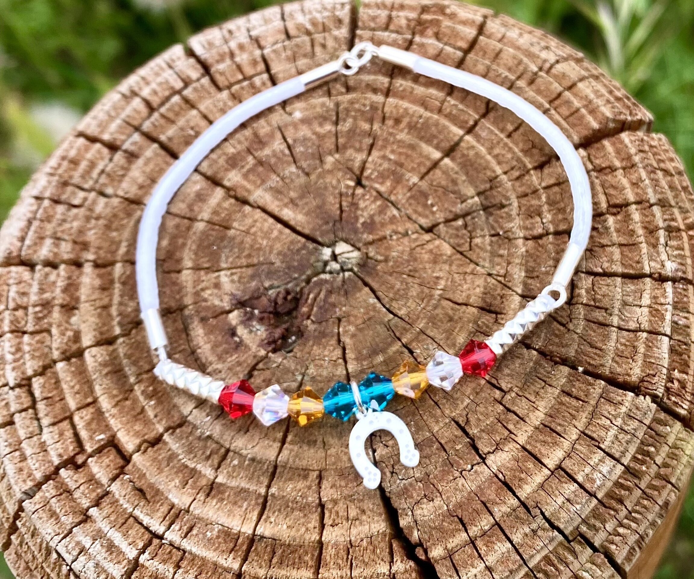 Pulsera de Cordón Blanco con Herradura de Plata y Cristales Swarovski: Elegancia - 3
