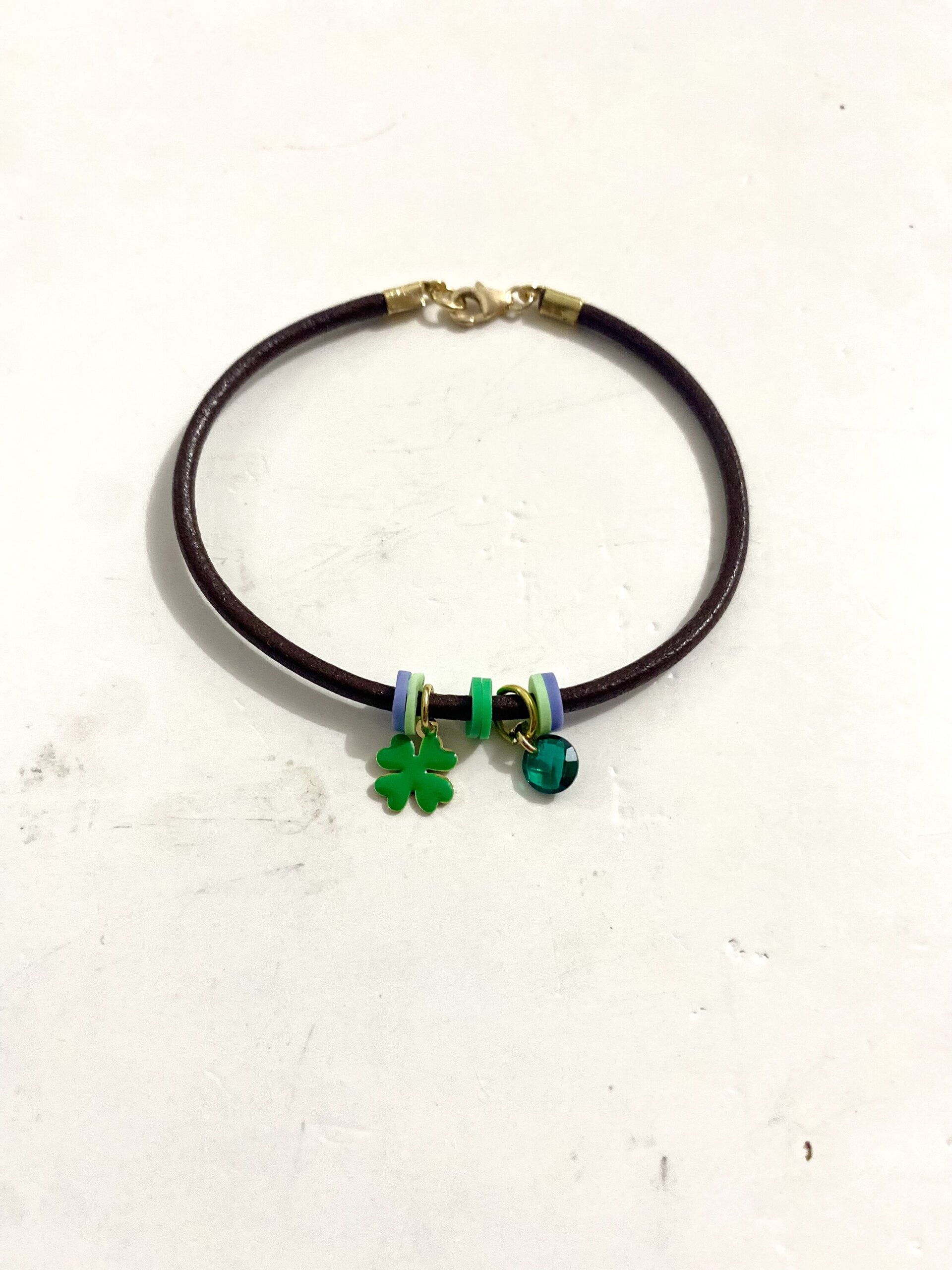 Pulsera de Cuero Marrón con Circonita y hoja de trébol en plata y esmalte - 5