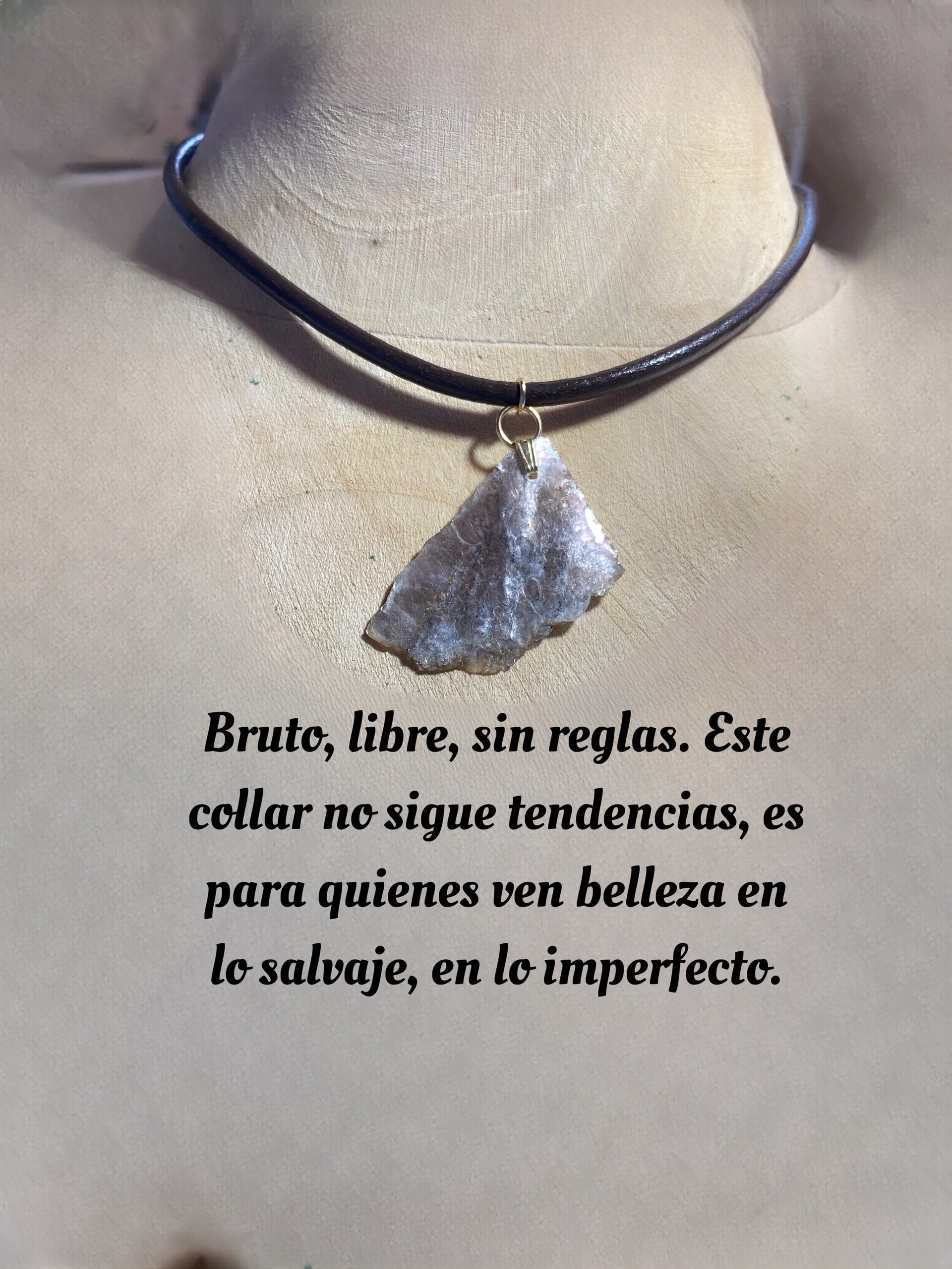 Collar de nácar natural – Joya única y artesanal - 2