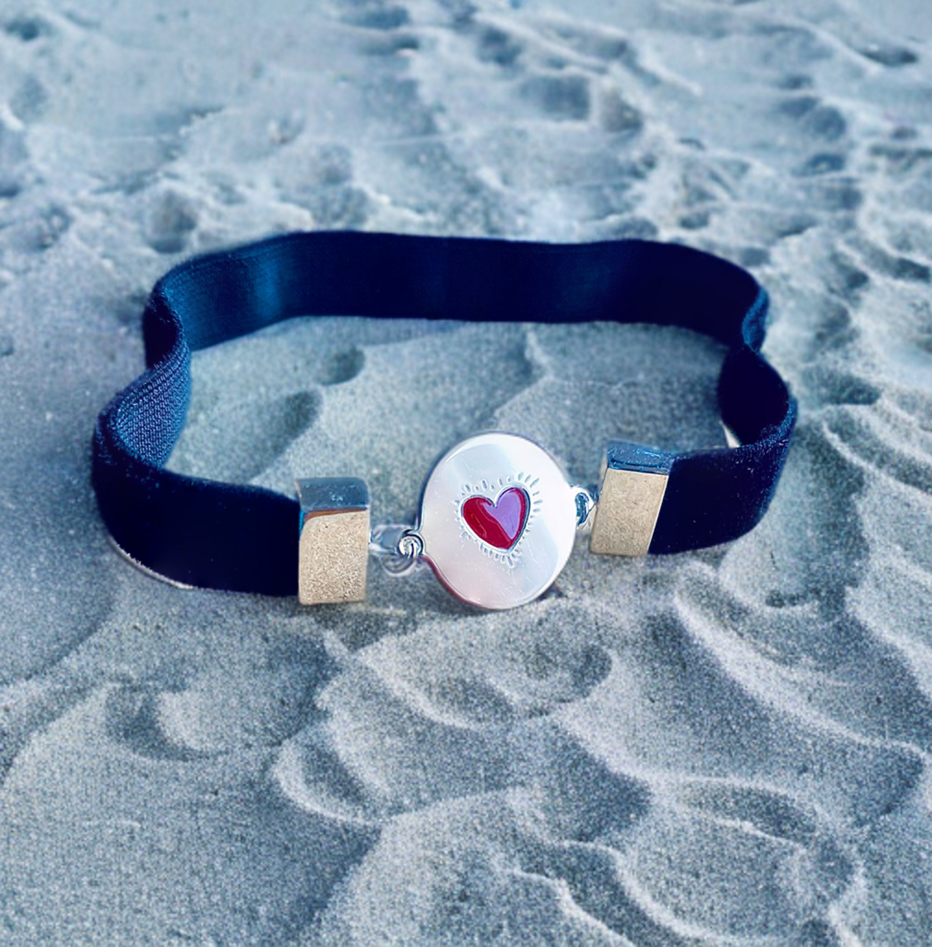 Pulsera de Plata con Corazón Esmaltado en Cinta de Terciopelo | Diseño Artesanal - 1