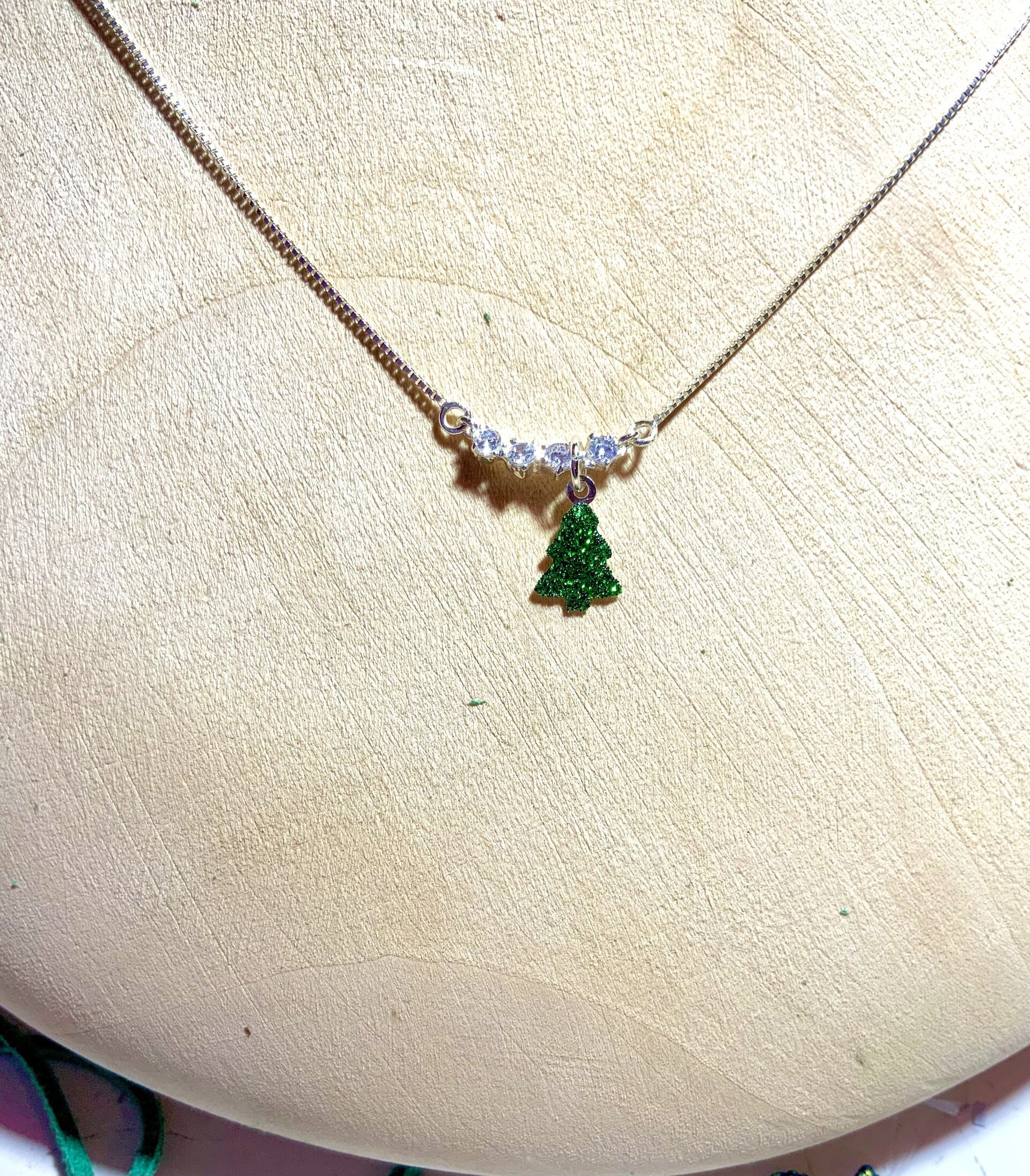 Collar navideño con árbol de Navidad - 4