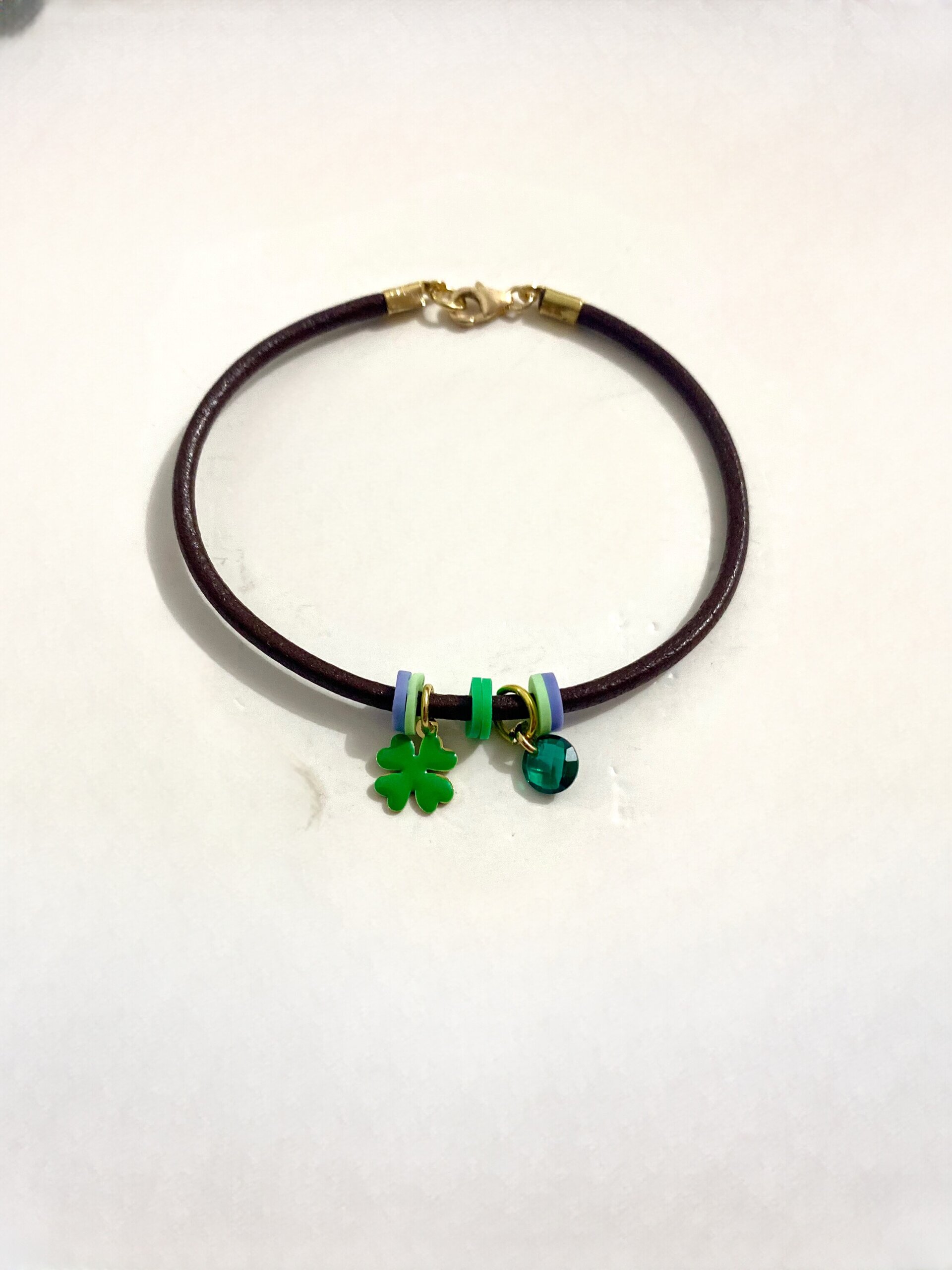 Pulsera de Cuero Marrón con Circonita y hoja de trébol en plata y esmalte - 2