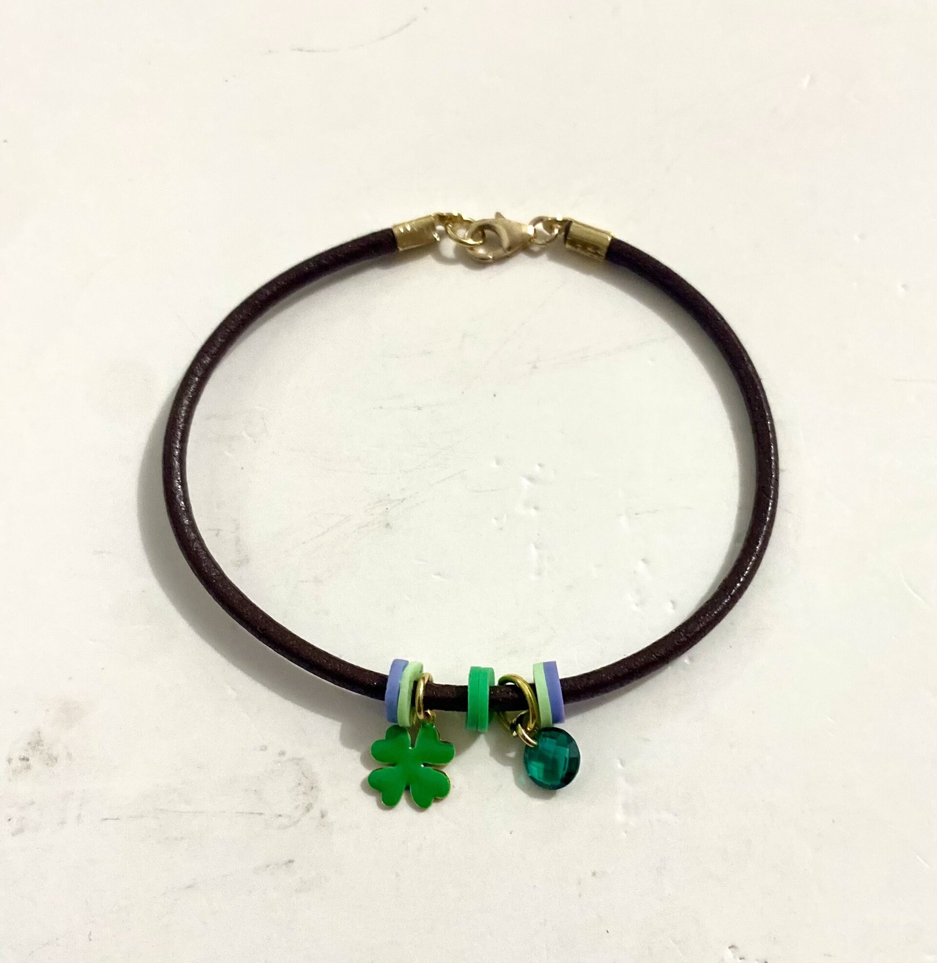 Pulsera de Cuero Marrón con Circonita y hoja de trébol en plata y esmalte - 3