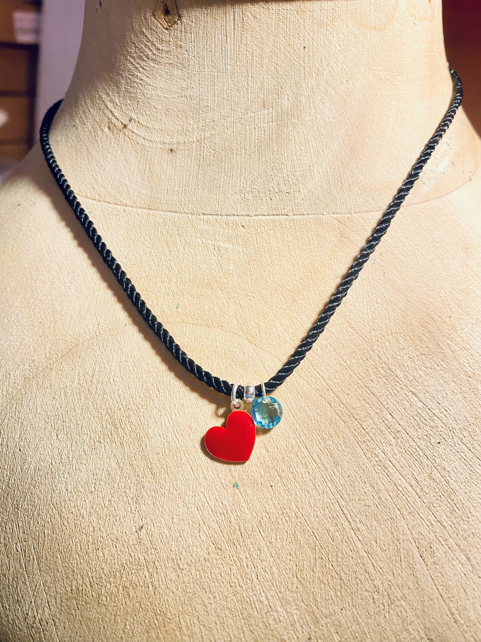 Gargantilla de Cordón Negro con Colgante de Corazón y circonita - 4